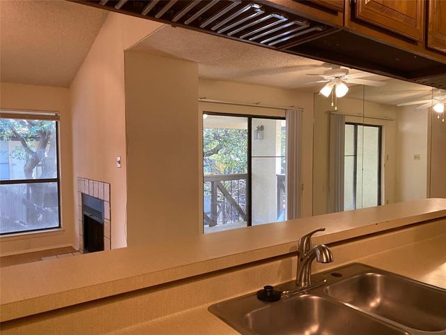 806 W 24th ST 306, Austin, TX 78705