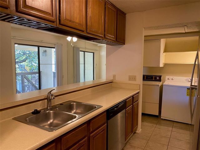 806 W 24th ST 306, Austin, TX 78705