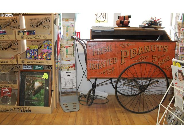 207 W FRANKLIN Ave, Dayville, OR 97825