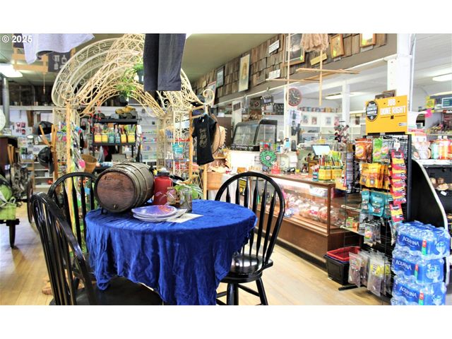 207 W FRANKLIN Ave, Dayville, OR 97825