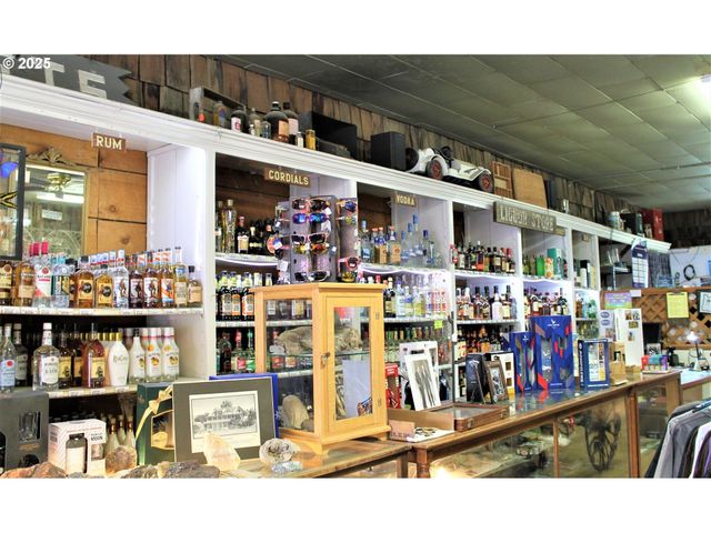 207 W FRANKLIN Ave, Dayville, OR 97825