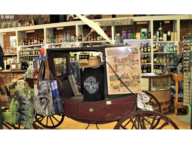 207 W FRANKLIN Ave, Dayville, OR 97825