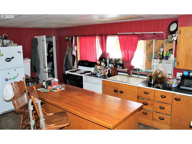 207 W FRANKLIN Ave, Dayville, OR 97825