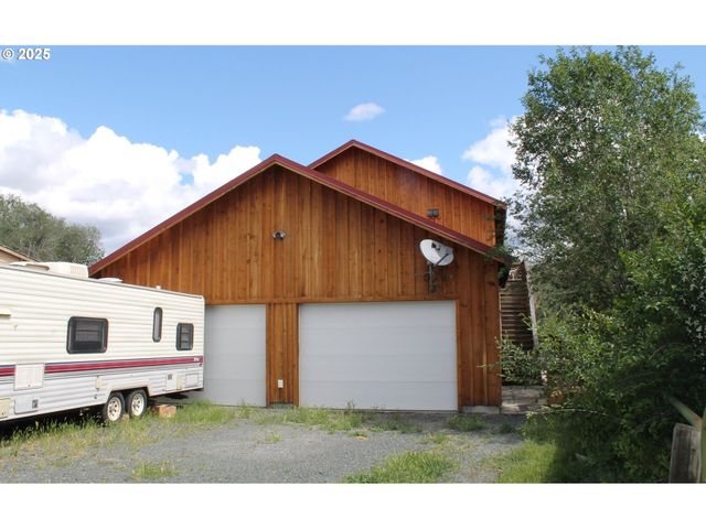 207 W FRANKLIN Ave, Dayville, OR 97825