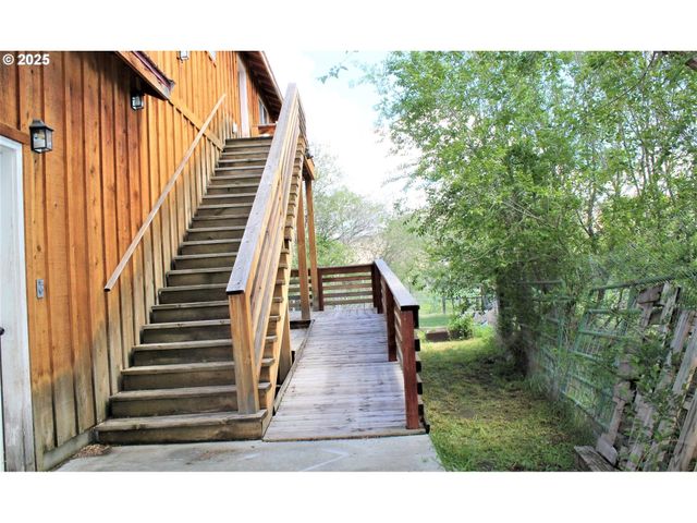 207 W FRANKLIN Ave, Dayville, OR 97825