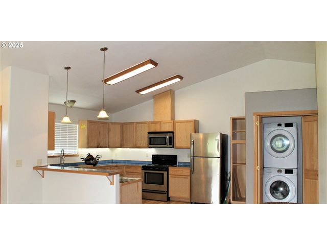 207 W FRANKLIN Ave, Dayville, OR 97825