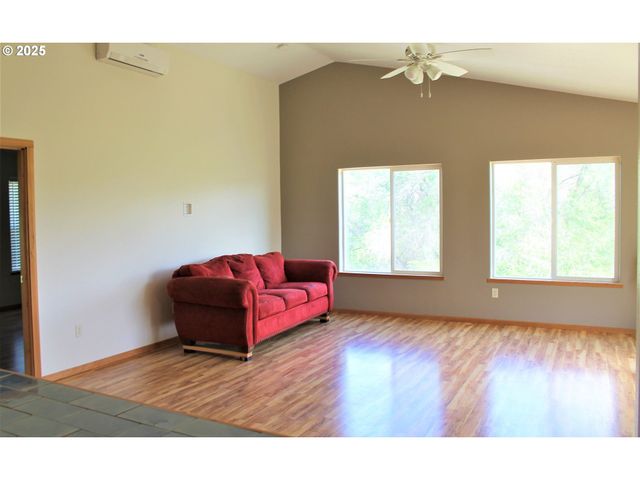 207 W FRANKLIN Ave, Dayville, OR 97825