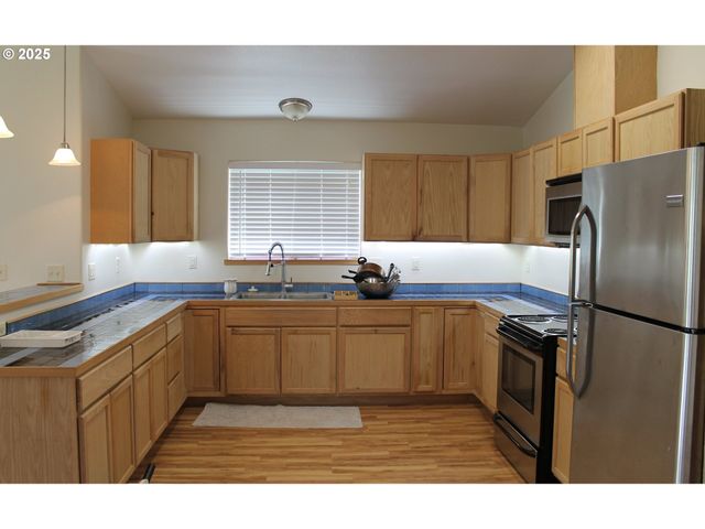 207 W FRANKLIN Ave, Dayville, OR 97825