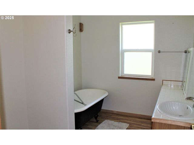 207 W FRANKLIN Ave, Dayville, OR 97825