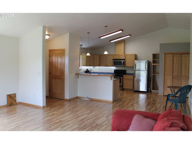 207 W FRANKLIN Ave, Dayville, OR 97825