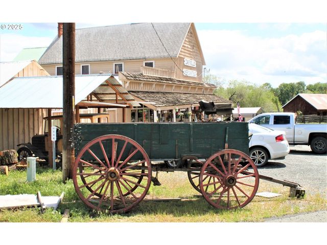 207 W FRANKLIN Ave, Dayville, OR 97825