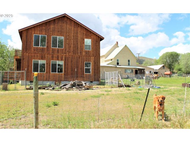 207 W FRANKLIN Ave, Dayville, OR 97825