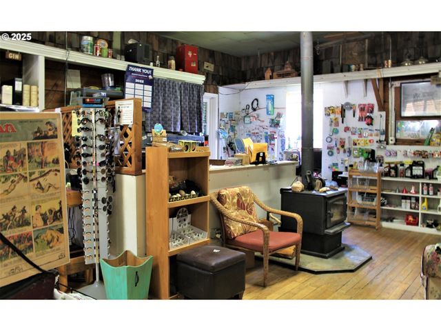 207 W FRANKLIN Ave, Dayville, OR 97825