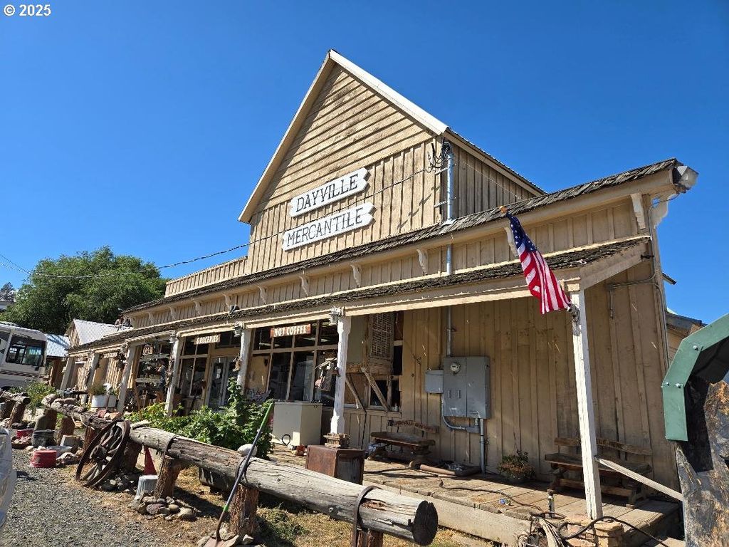 207 W FRANKLIN Ave, Dayville, OR 97825