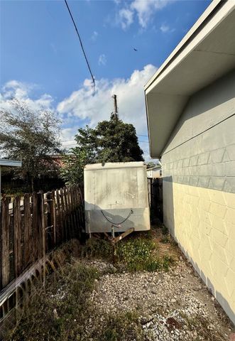 5349 Balsam Terrace, Plantation, FL 33317