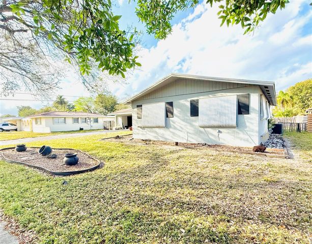 5349 Balsam Terrace, Plantation, FL 33317