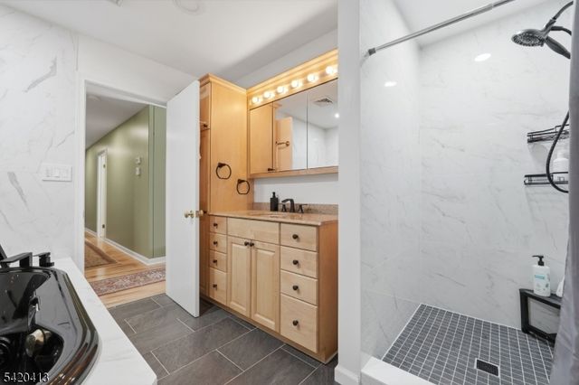 13 Central Ave, Readington Twp., NJ 08889