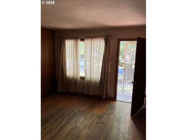 9722 N VAN HOUTEN Ave, Portland, OR 97203