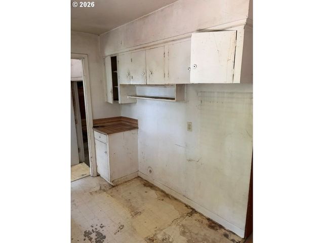 9722 N VAN HOUTEN Ave, Portland, OR 97203