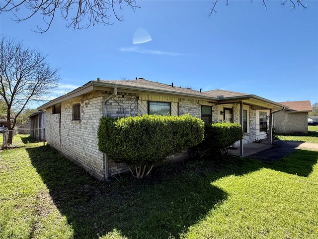 1546 Oakbrook Street, Lancaster, TX 75134