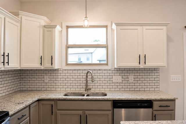 307 Lugano Ln, Clarksville, TN 37040
