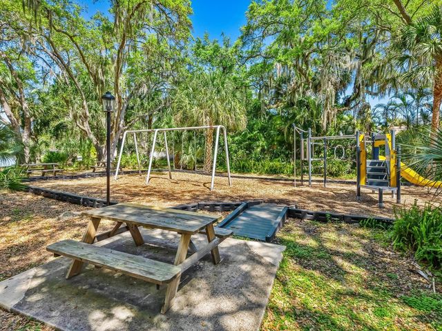 4372 TRAILS DRIVE 15-1, Sarasota, FL 34232