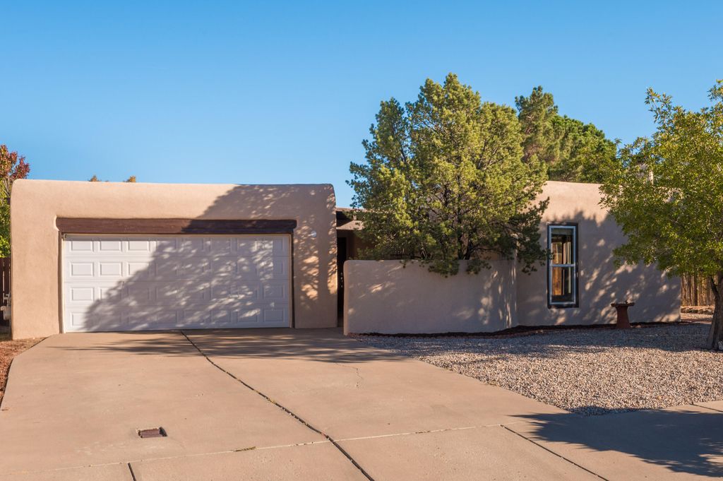 4911 Alberta Lane NW, Albuquerque, NM 87120