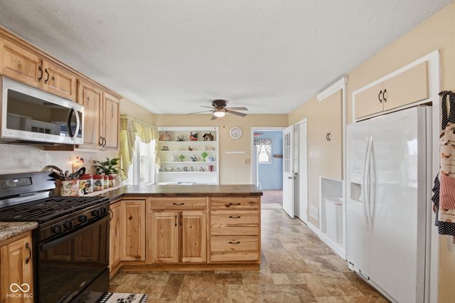 8621 S CR 800 W, Daleville, IN 47334