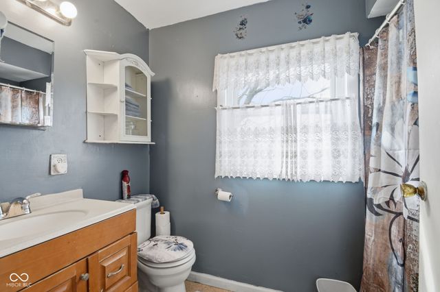 8621 S CR 800 W, Daleville, IN 47334