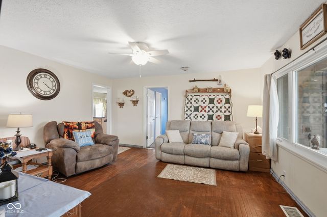 8621 S CR 800 W, Daleville, IN 47334