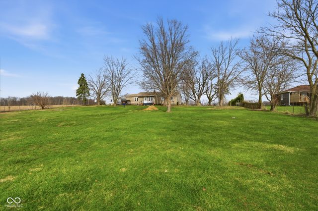 8621 S CR 800 W, Daleville, IN 47334