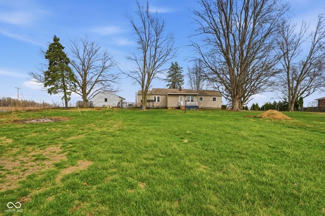 8621 S CR 800 W, Daleville, IN 47334