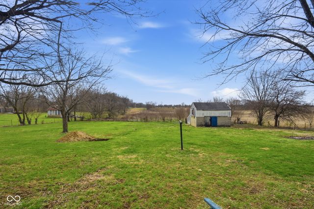 8621 S CR 800 W, Daleville, IN 47334