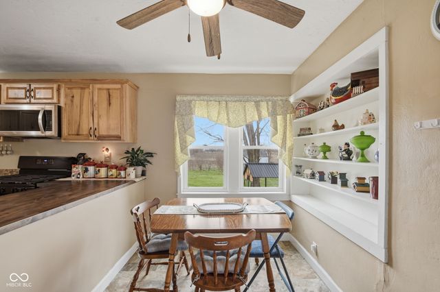 8621 S CR 800 W, Daleville, IN 47334