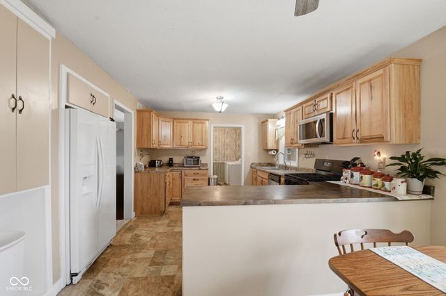 8621 S CR 800 W, Daleville, IN 47334