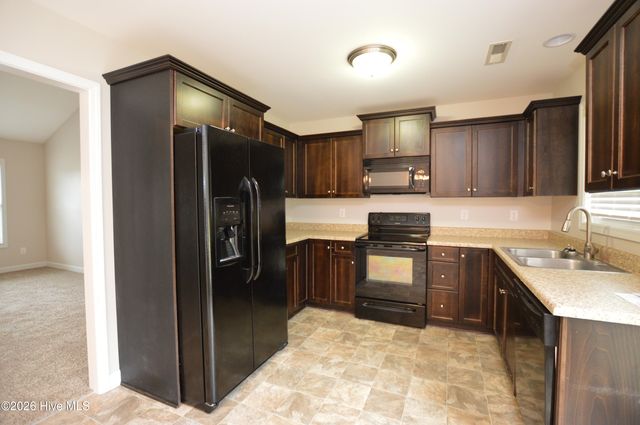 130 Dixon Road, Holly Ridge, NC 28445