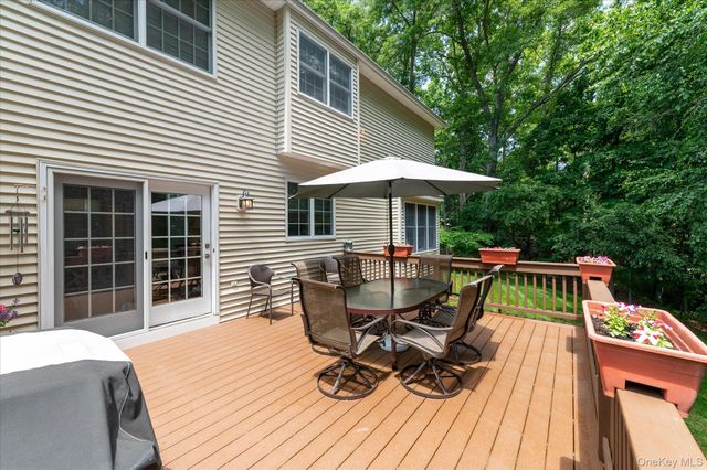 6 Theal Court, Somers, NY 10589