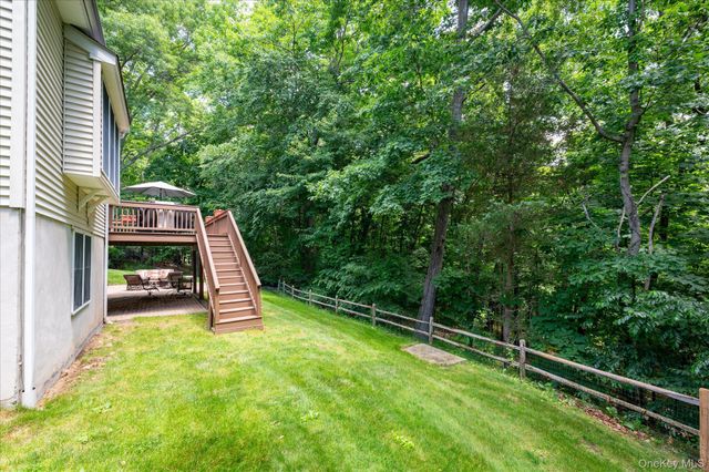 6 Theal Court, Somers, NY 10589