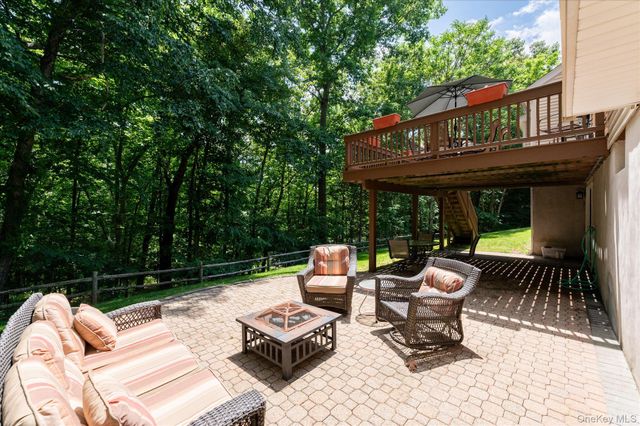 6 Theal Court, Somers, NY 10589
