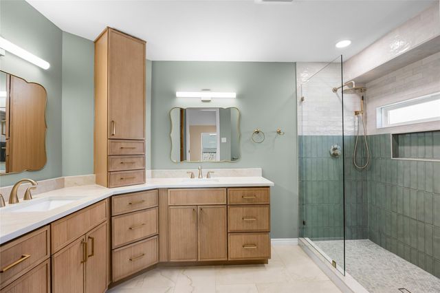 1002 Crestview ST, Round Rock, TX 78681