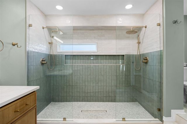 1002 Crestview ST, Round Rock, TX 78681