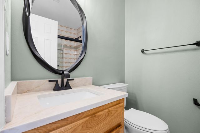 1002 Crestview ST, Round Rock, TX 78681