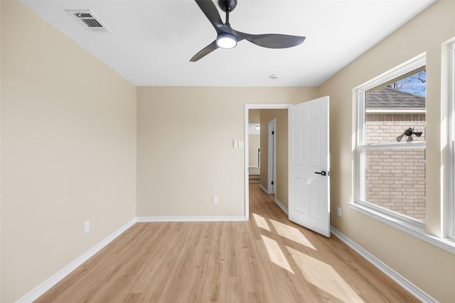 1002 Crestview ST, Round Rock, TX 78681