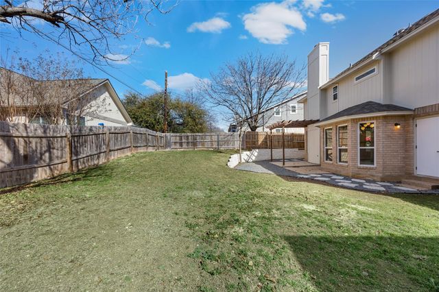1002 Crestview ST, Round Rock, TX 78681