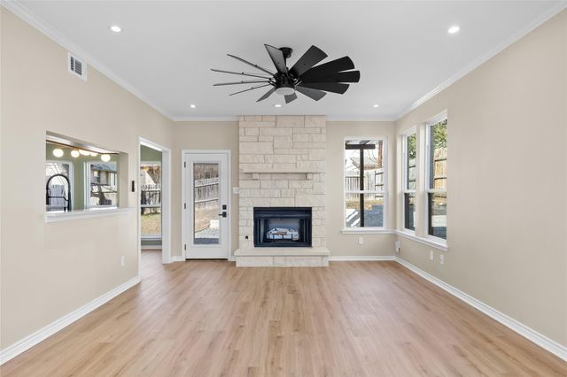 1002 Crestview ST, Round Rock, TX 78681