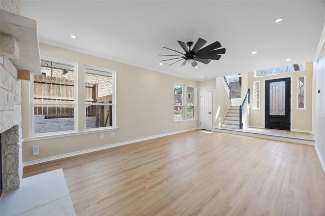 1002 Crestview ST, Round Rock, TX 78681