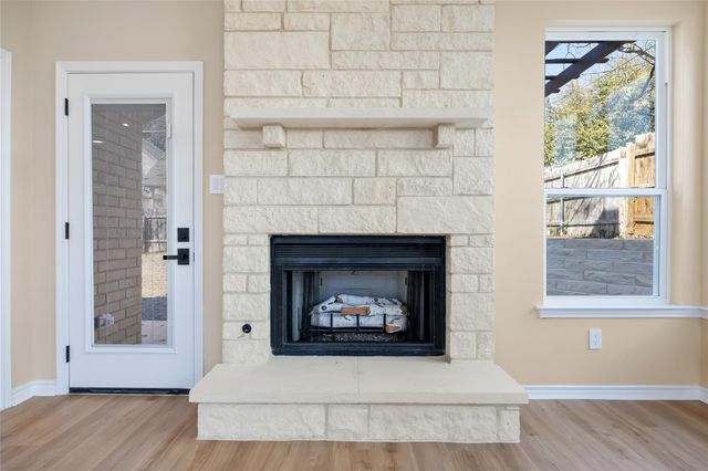 1002 Crestview ST, Round Rock, TX 78681