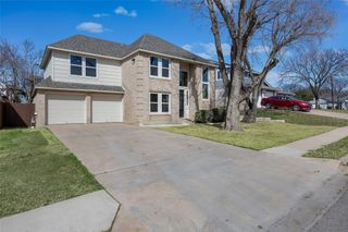 1002 Crestview ST, Round Rock, TX 78681