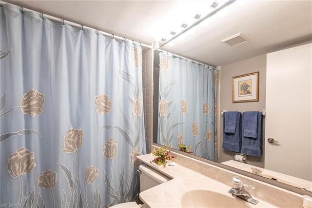 5665 Trailwinds DR # 615, Fort Myers, FL 33907