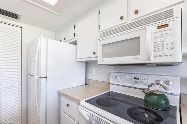 5665 Trailwinds DR # 615, Fort Myers, FL 33907